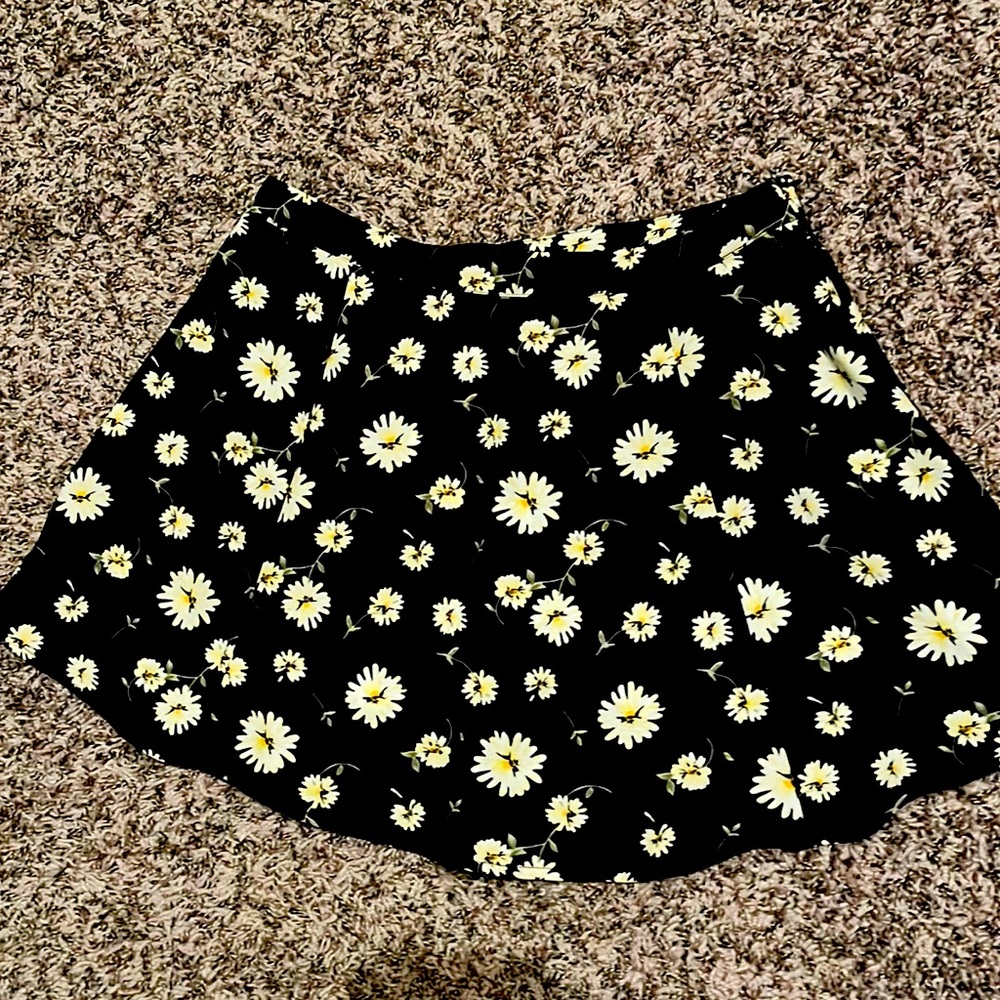 Skater skirt with sunflower print.